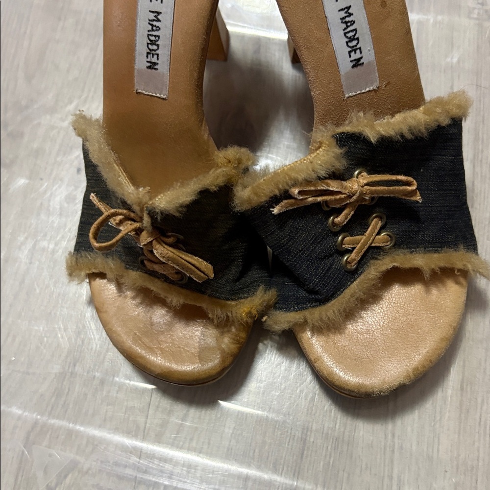 Steve Madden Black and Tan Mules with Fur Trim - Picture 2 of 4